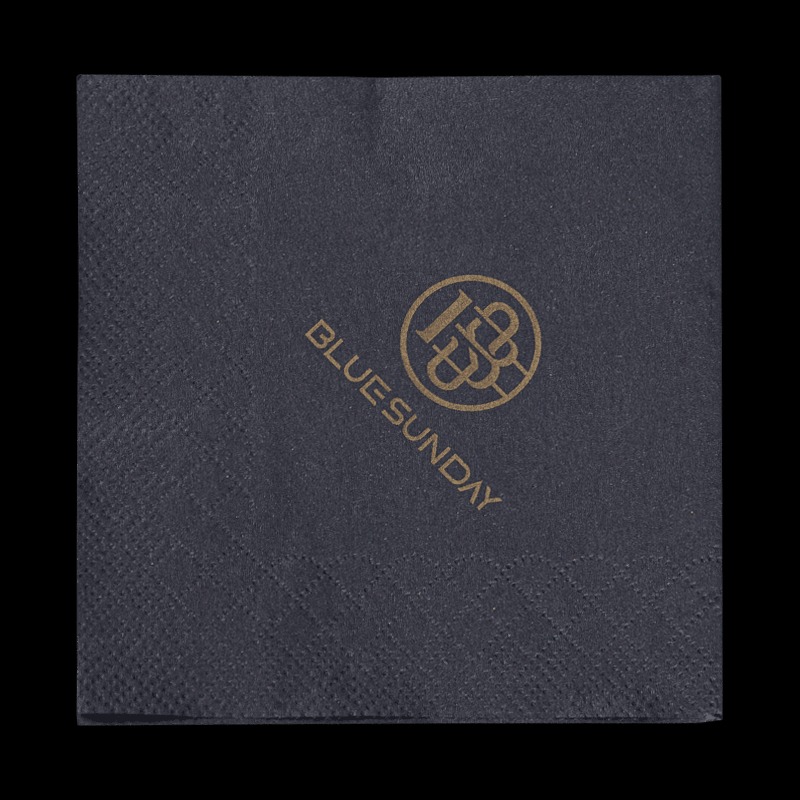 Универсальные цветные бумажные салфетки с принтом улучшат общее впечатление от мероприятия.